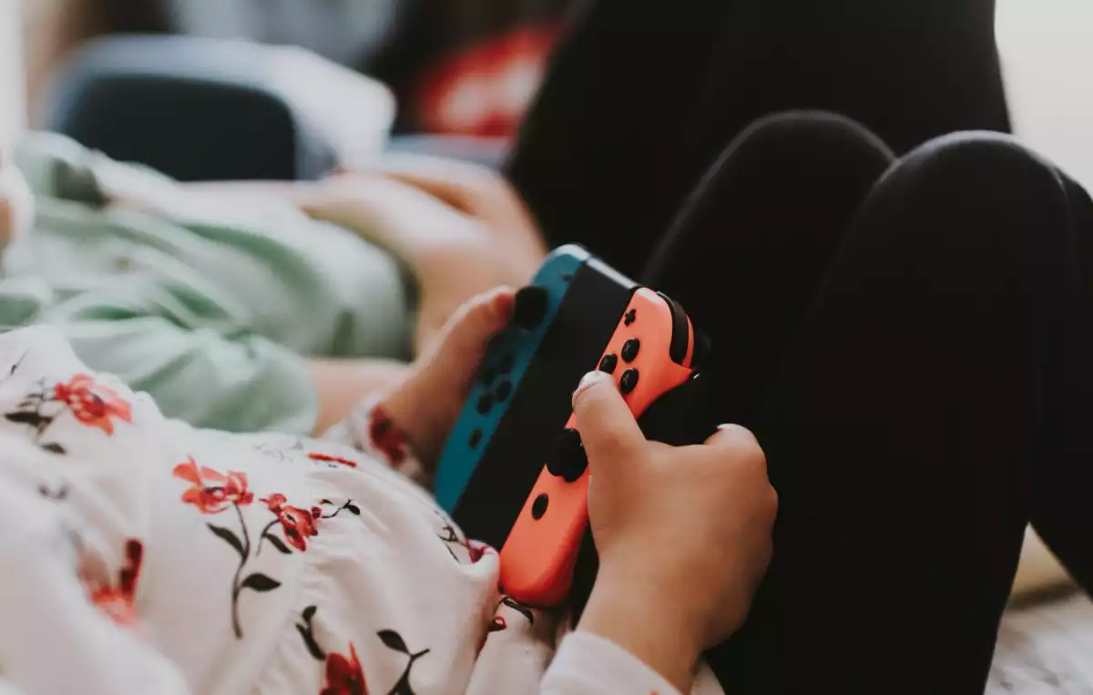 Managing Screen Time ~ Balancing Technology And Family Time